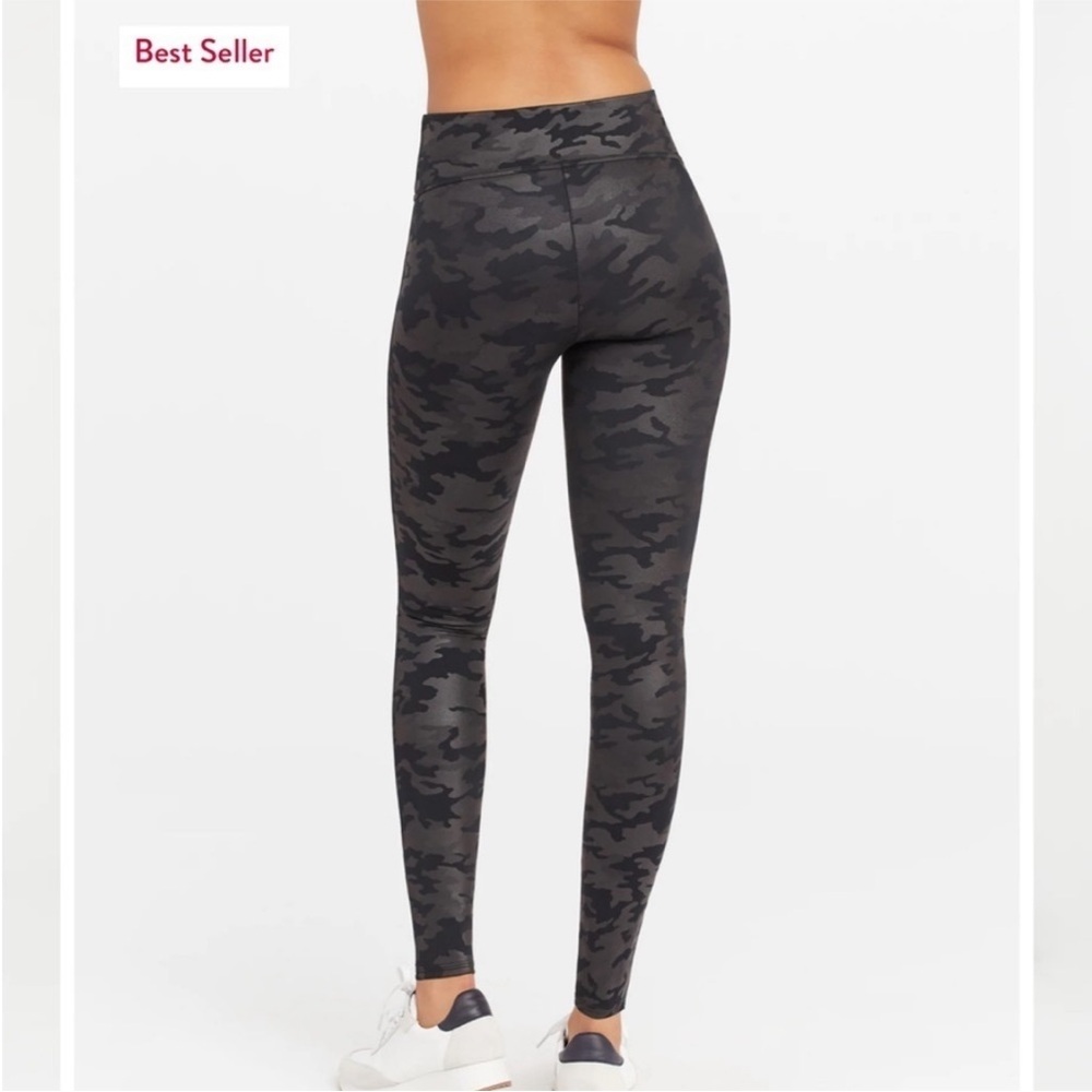 SPANX Look At Me Now Camo Leggings Size Small - Picture 2 of 9